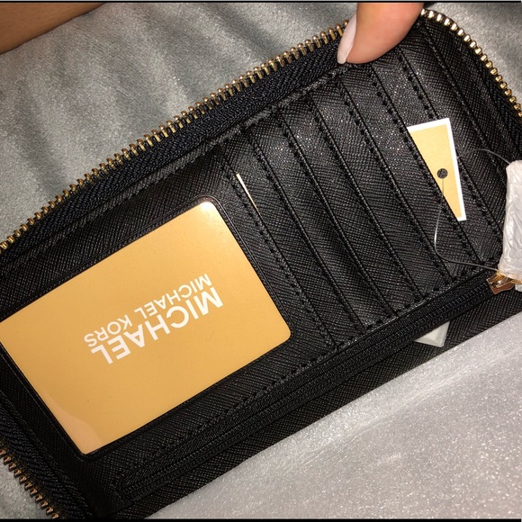 Michael Kors Wallet - Picture 4 of 6